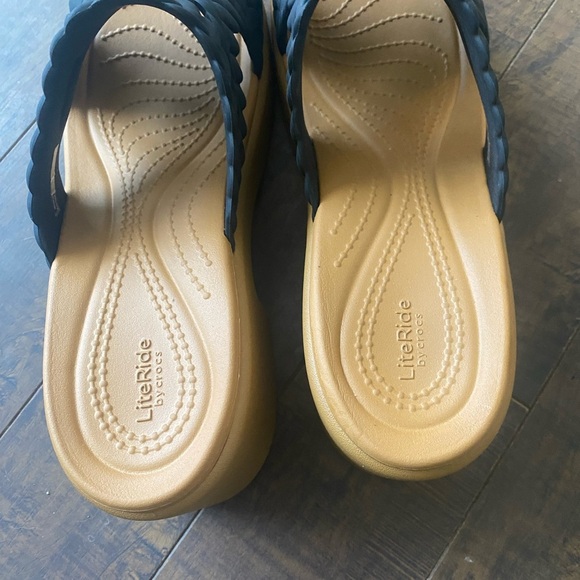 Crocs Brooklyn Woven heels - Picture 9 of 11